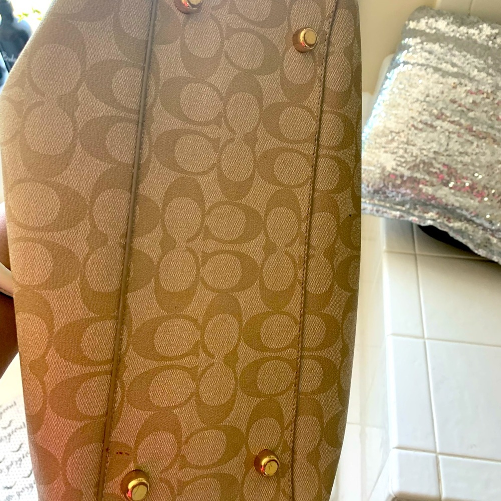 Coach bag with crossbody strap. The strap never used. Magnetic closure.